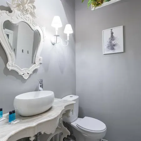 Palma 3-a Bedroom Located Apartment Lisbon