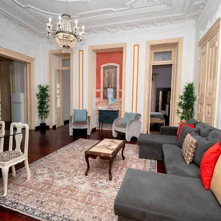 Bright And Spacious 3 Bedroom With High Ceilings Location 아파트 *
