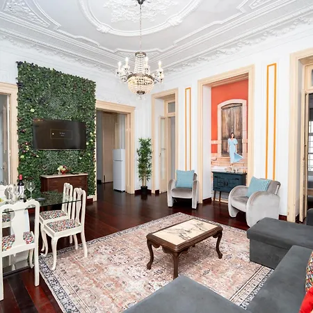 Bright And Spacious 3 Bedroom With High Ceilings Location 아파트