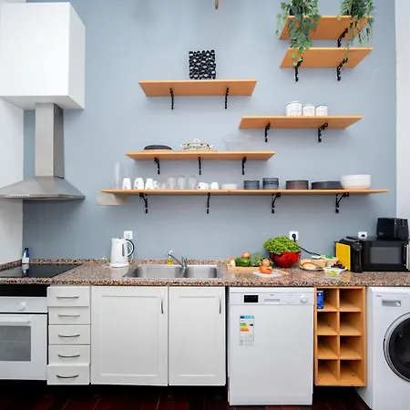 아파트 Bright And Spacious 3 Bedroom With High Ceilings Location