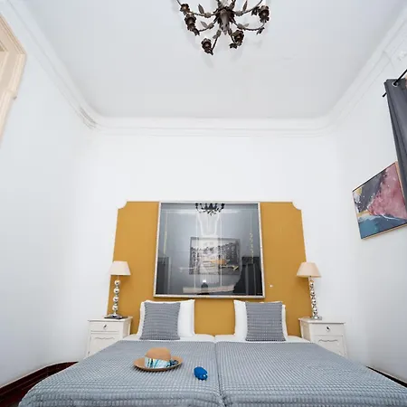 아파트 Bright And Spacious 3 Bedroom With High Ceilings Location 리스본