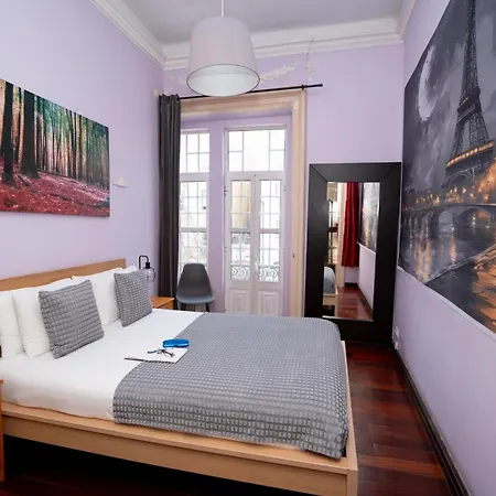 Bright And Spacious 3 Bedroom With High Ceilings Location *