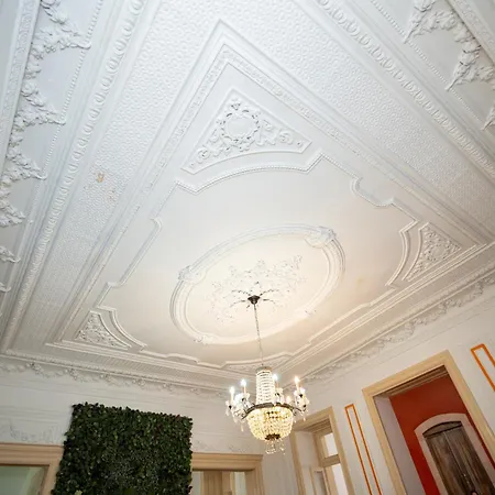 Bright And Spacious 3 Bedroom With High Ceilings Location Lejlighed *