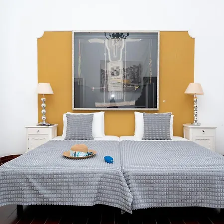 Lejlighed Bright And Spacious 3 Bedroom With High Ceilings Location *